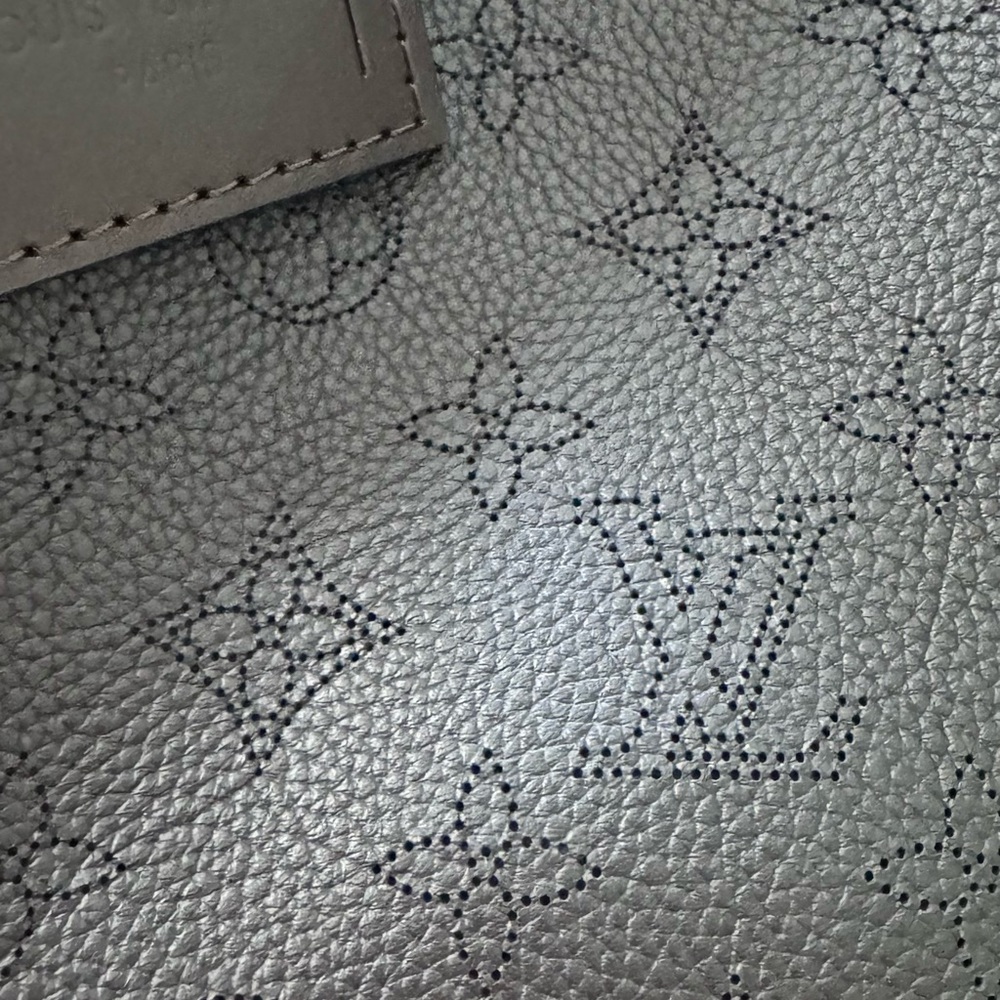 LOUIS VUITTON Carmel bag MAHINA Black with silver hardware EXCELLENT CONDITION - Picture 4 of 17